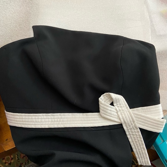 Elegant Black and White Lined Long  Formal Dress (Size S-M) - Picture 5 of 8